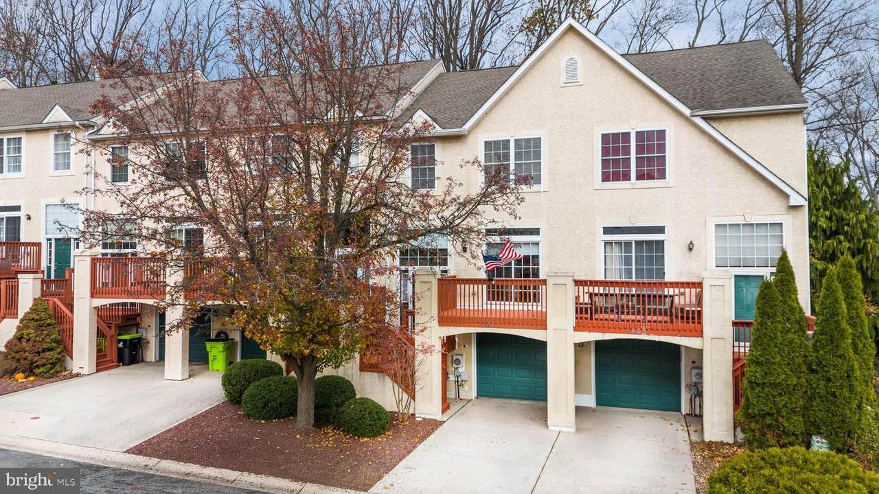 201 Thomas Lane - Photo 1