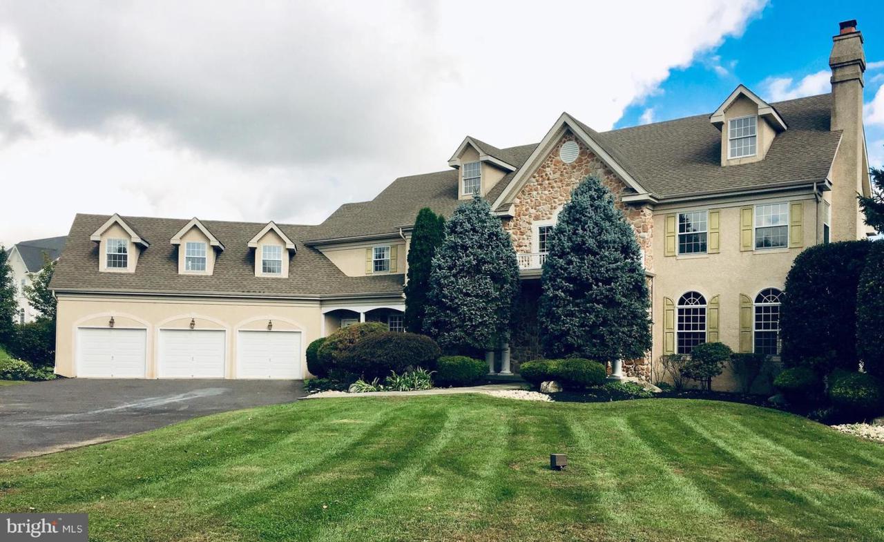 2501 Pond View Drive - Photo 1