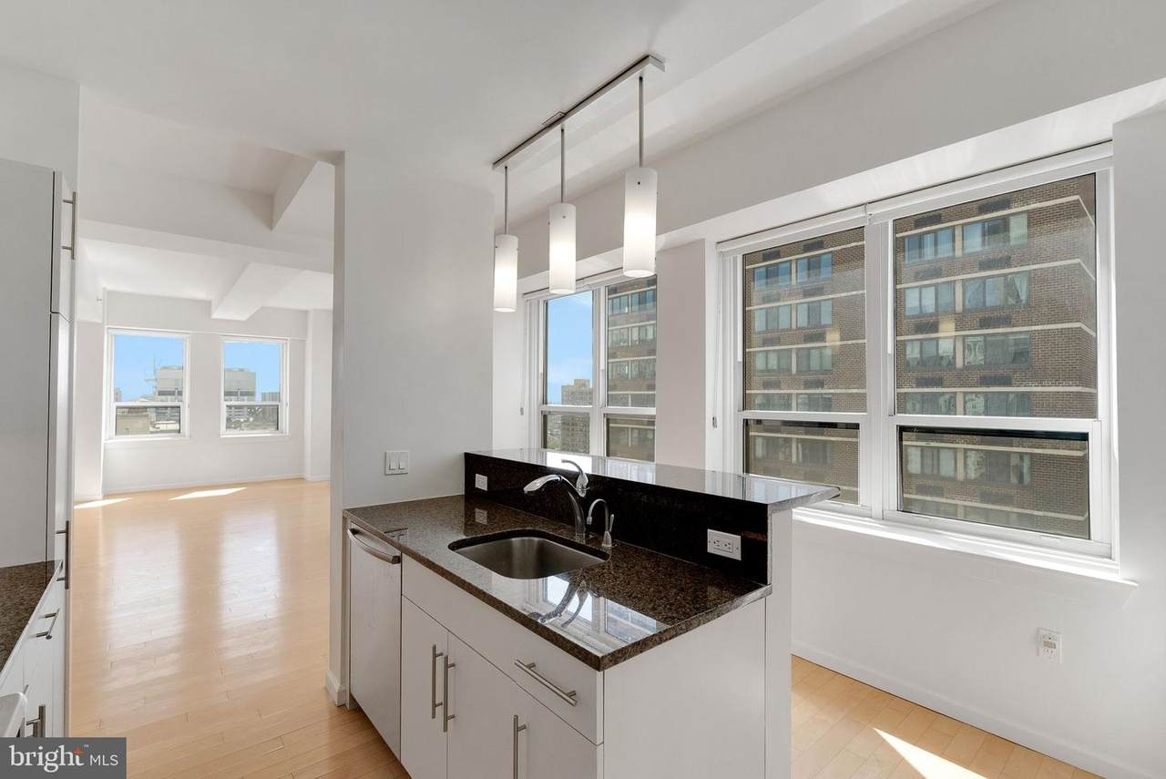1425 Locust Street - Photo 1