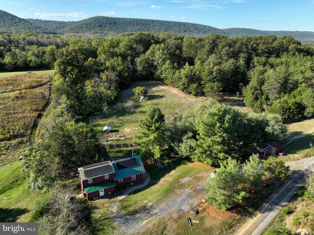 100 Wolfs Lane - Photo 1