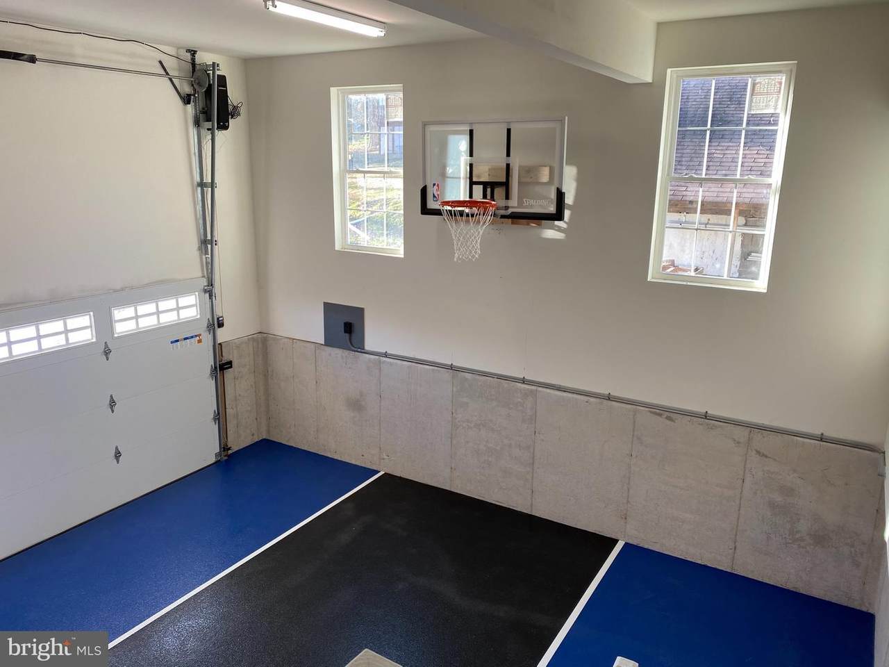 270 Oak Avenue - Photo 1
