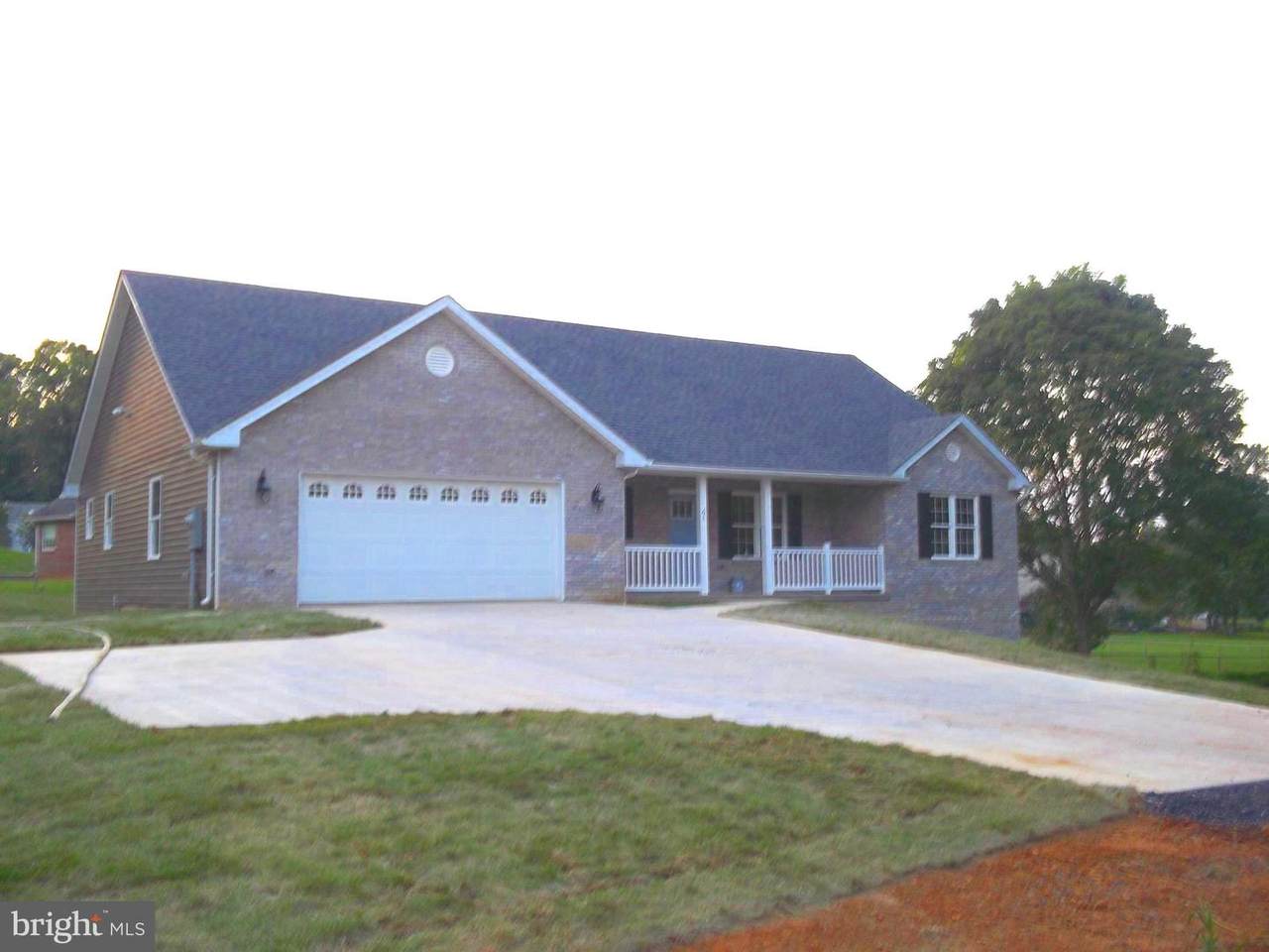 61 Westminster Drive. - Photo 1