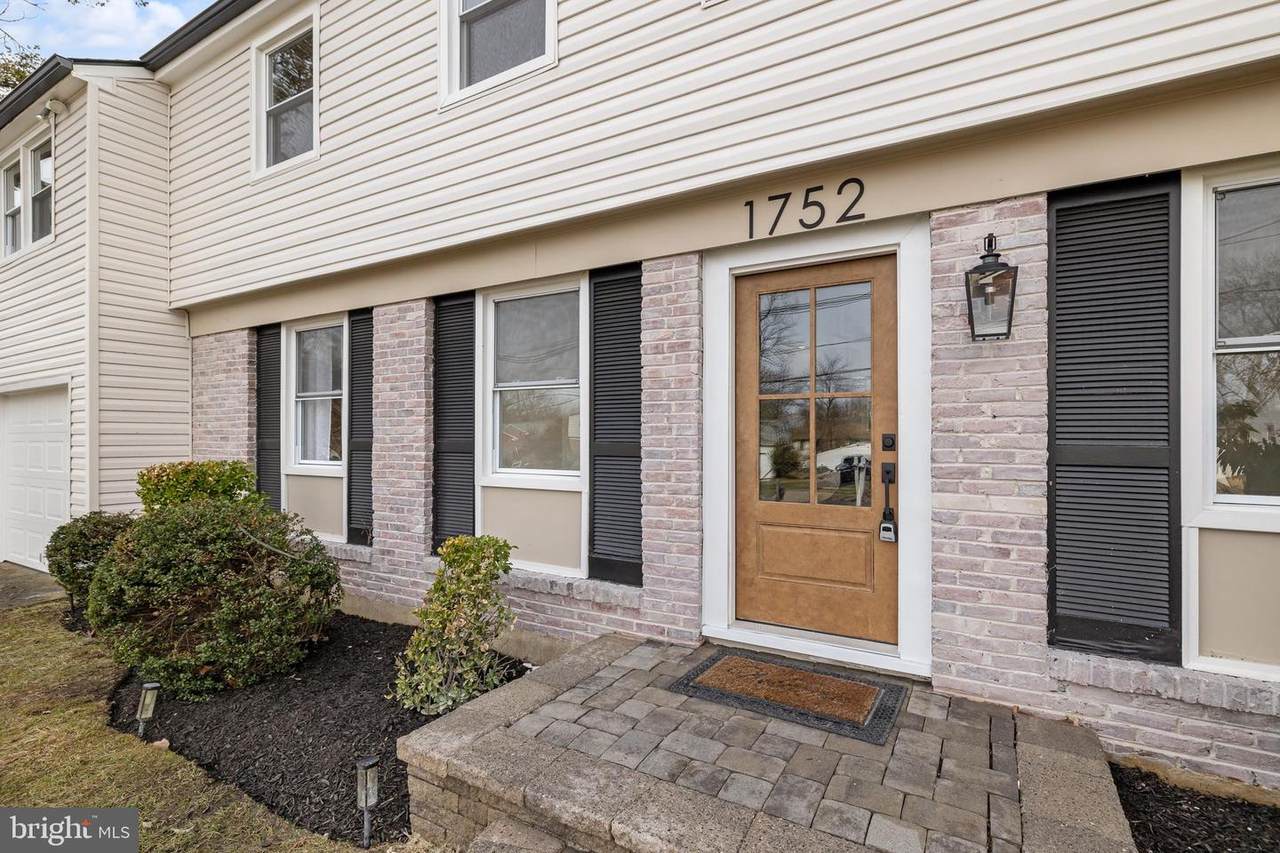 1752 Lark Lane - Photo 1