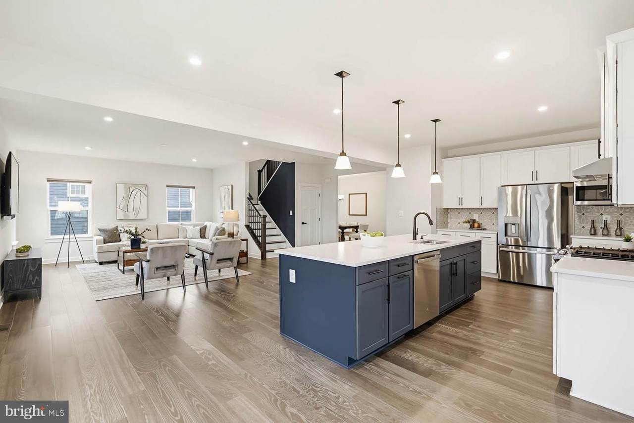 10907 Green Leaf Run - Photo 1