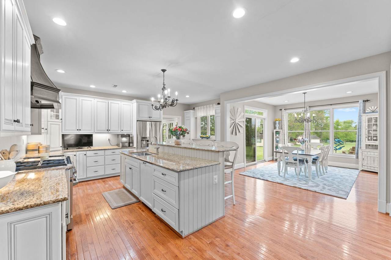 912 Ashbourne Way - Photo 1