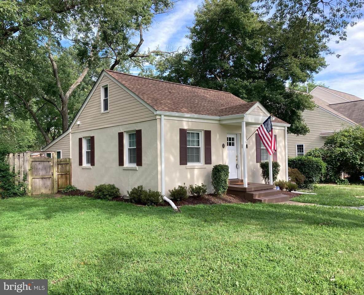 8421 Rosemont Circle - Photo 1
