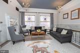 1811 Chestnut Street - Photo 2