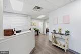 504 Floral Vale Boulevard - Photo 16
