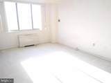 10401 Grosvenor Place - Photo 13