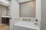10423 Heritage Landing Road - Photo 16