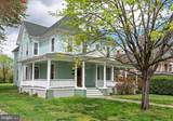205 Oakley Street - Photo 1