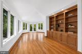 2094 Hunters Crest Way - Photo 15