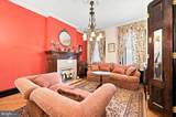 1322 Montgomery - Photo 4