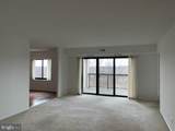 307 Yoakum Parkway - Photo 9
