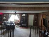 702 Dollar - Photo 1