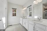 11311 Oakville Lane - Photo 18
