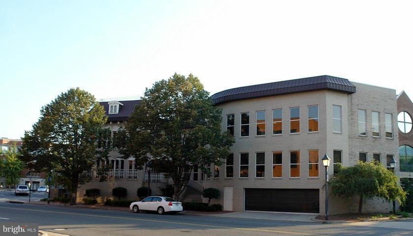 200 Daingerfield Road - Photo 1