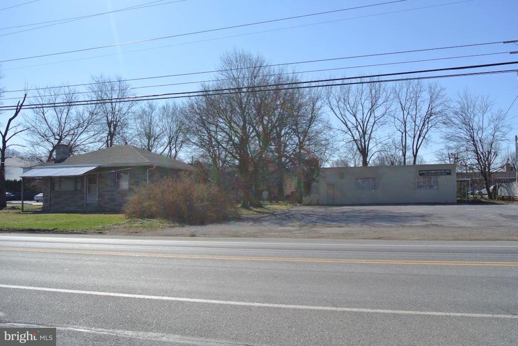 1106-1108 Simpson Street - Photo 1