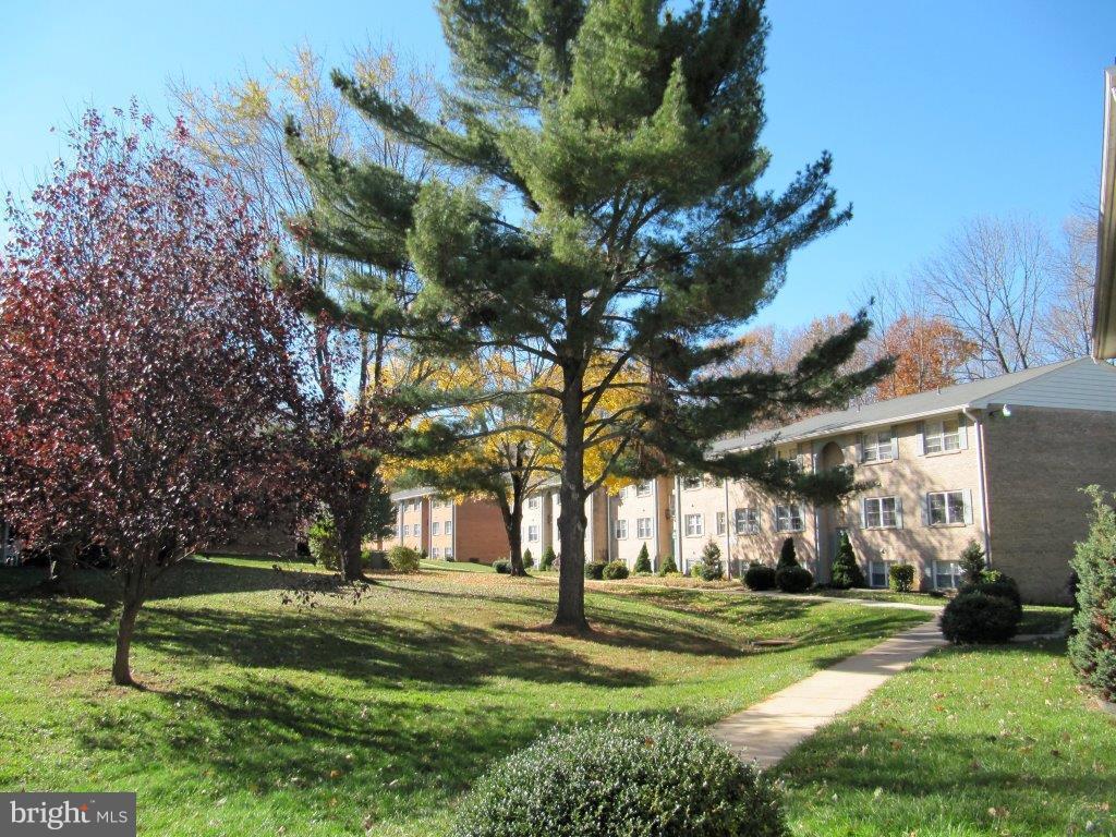 212 Crocker Drive - Photo 1