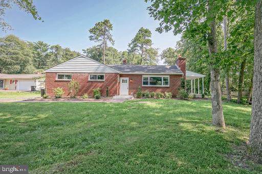 30 Lakeside Dr W - Photo 1
