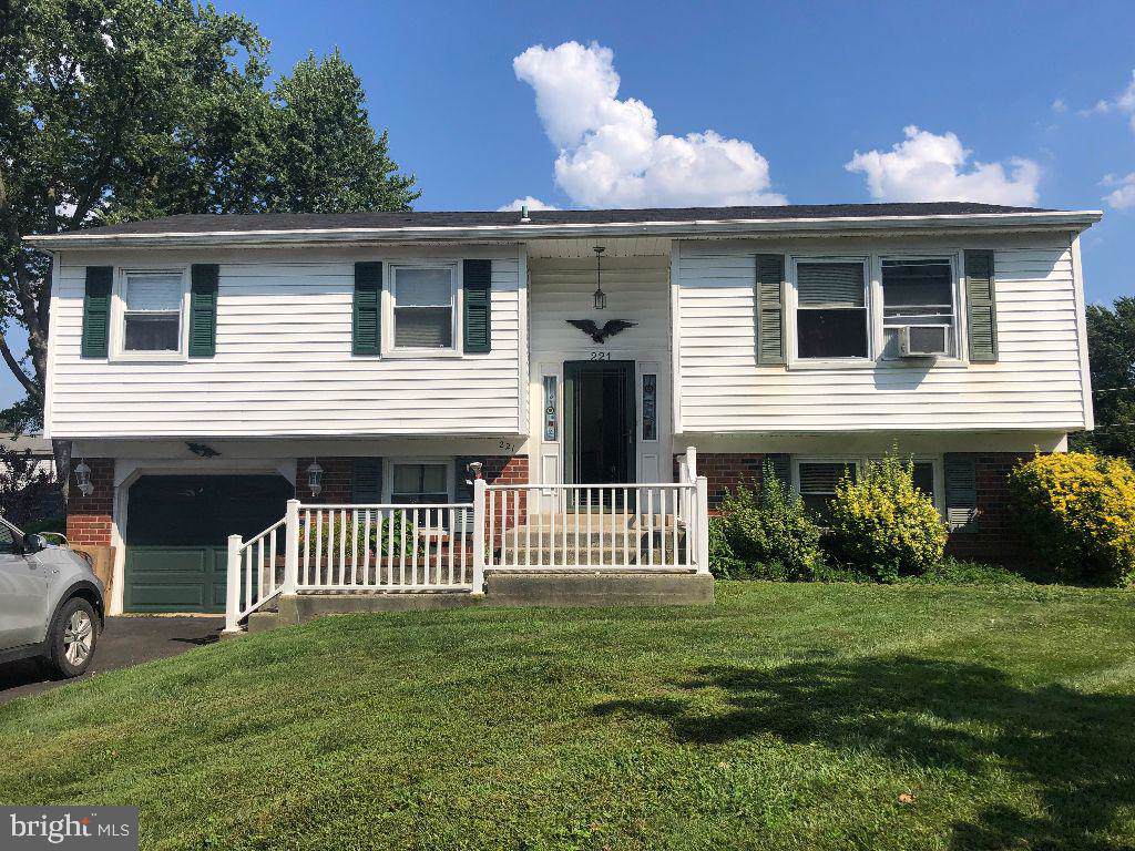 221 Wellington Drive - Photo 1