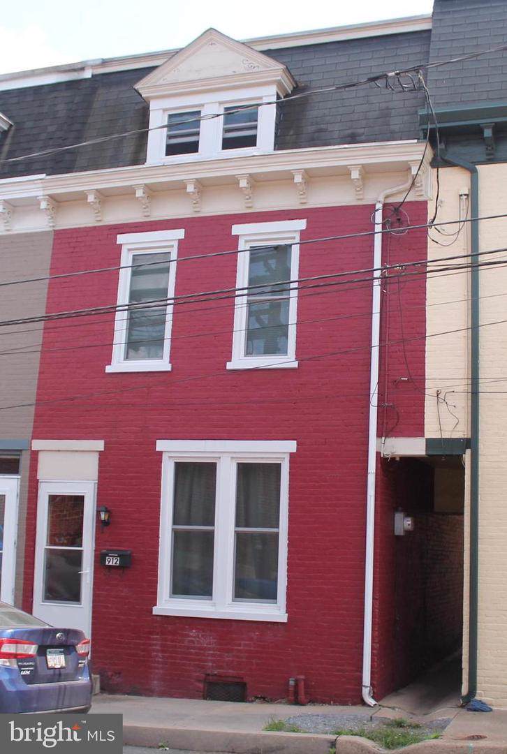 912 Houston Street - Photo 1