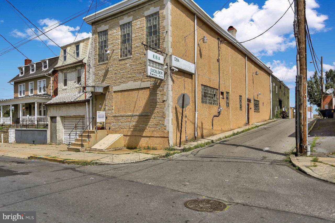931 Douglass Street - Photo 1