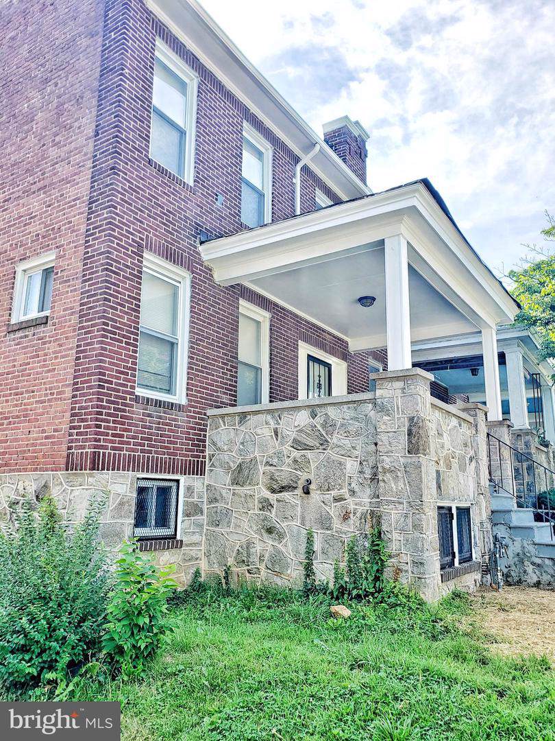 3011 Wolcott Avenue - Photo 1