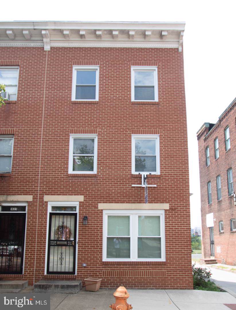 1423 Baltimore Street - Photo 1