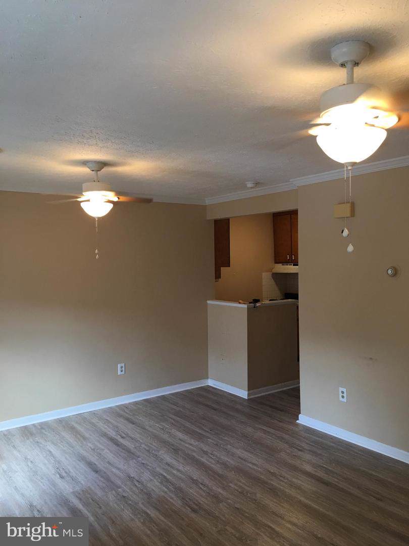 542 Loudoun Street - Photo 1
