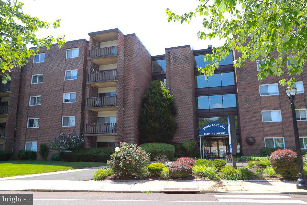 1570 The Fairway - Photo 1