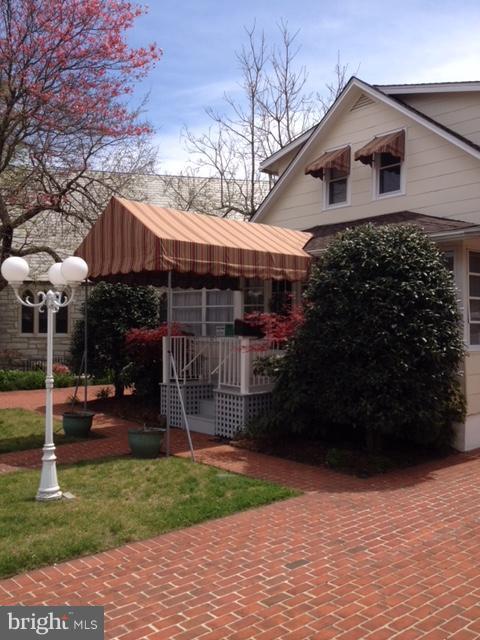 100 Laurel Street - Photo 1