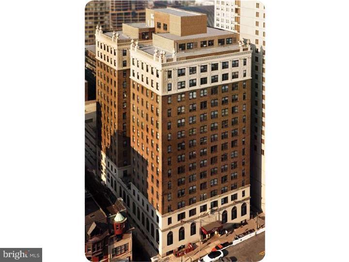 1324 Locust Street - Photo 1
