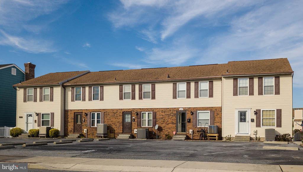 610 Bayshore Court - Photo 1