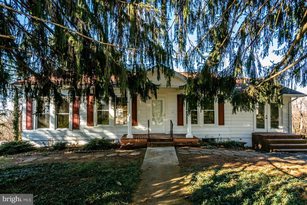 1837 E Lee Hwy - Photo 1