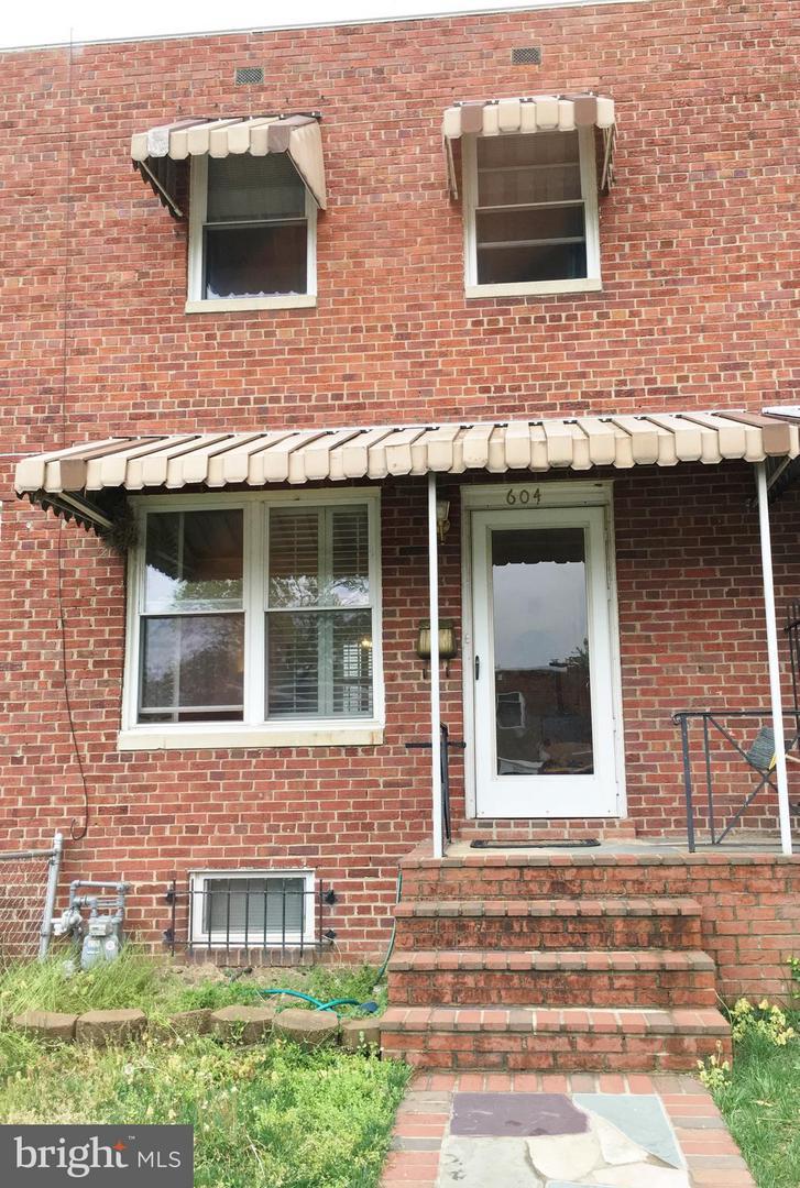 604 Henry Street - Photo 1