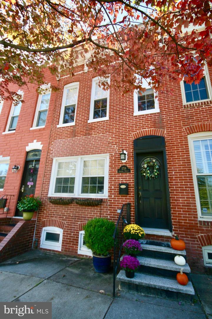 1718 Johnson Street - Photo 1