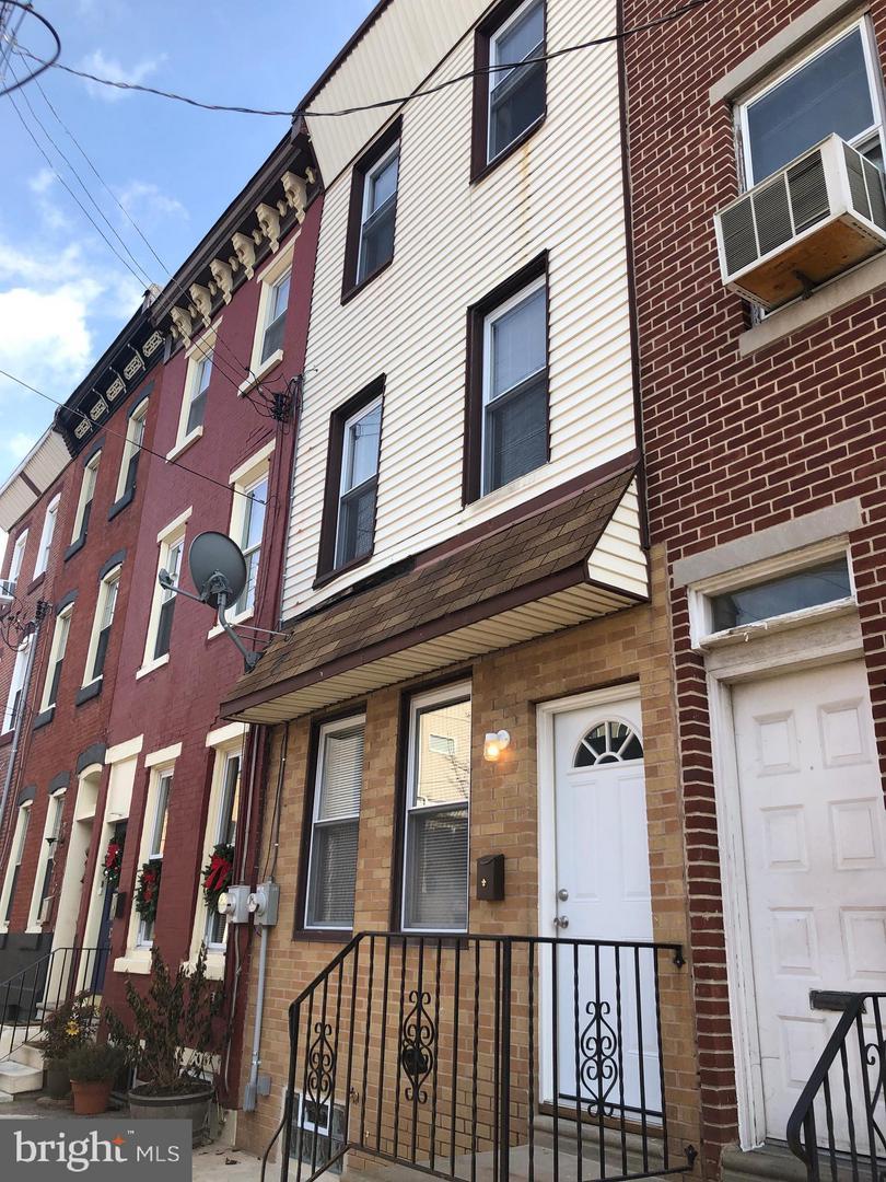 1215 Mascher Street - Photo 1