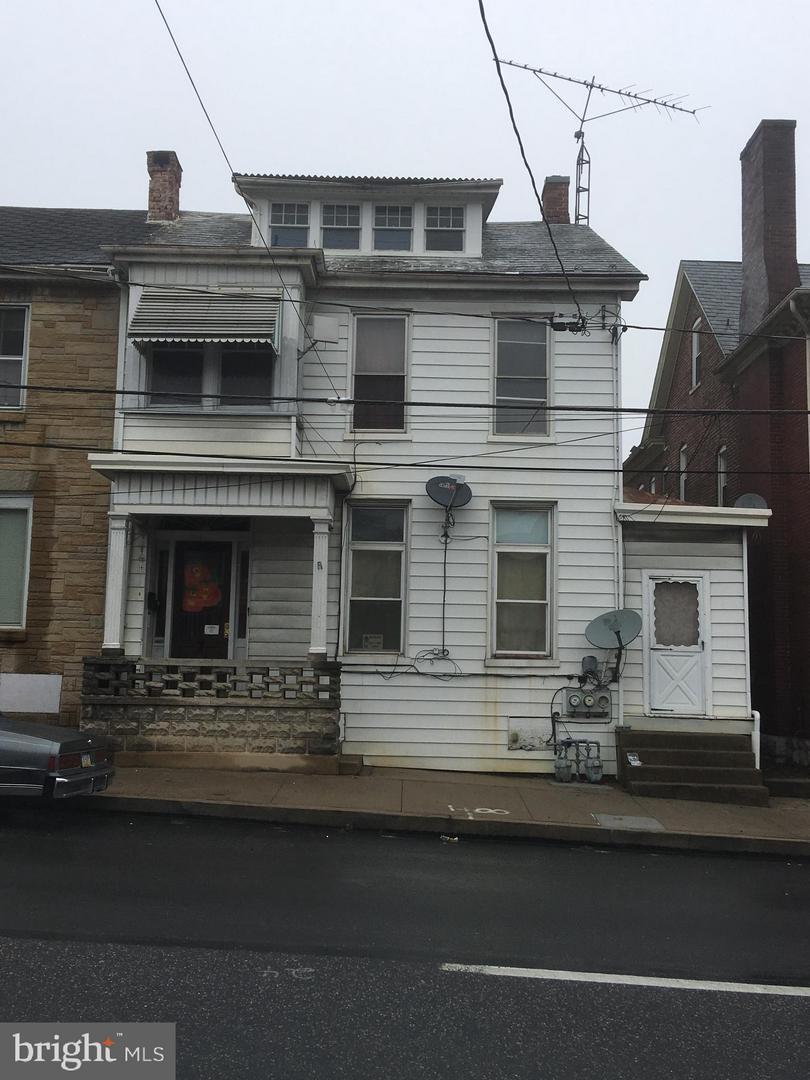 211 Lincoln Way - Photo 1