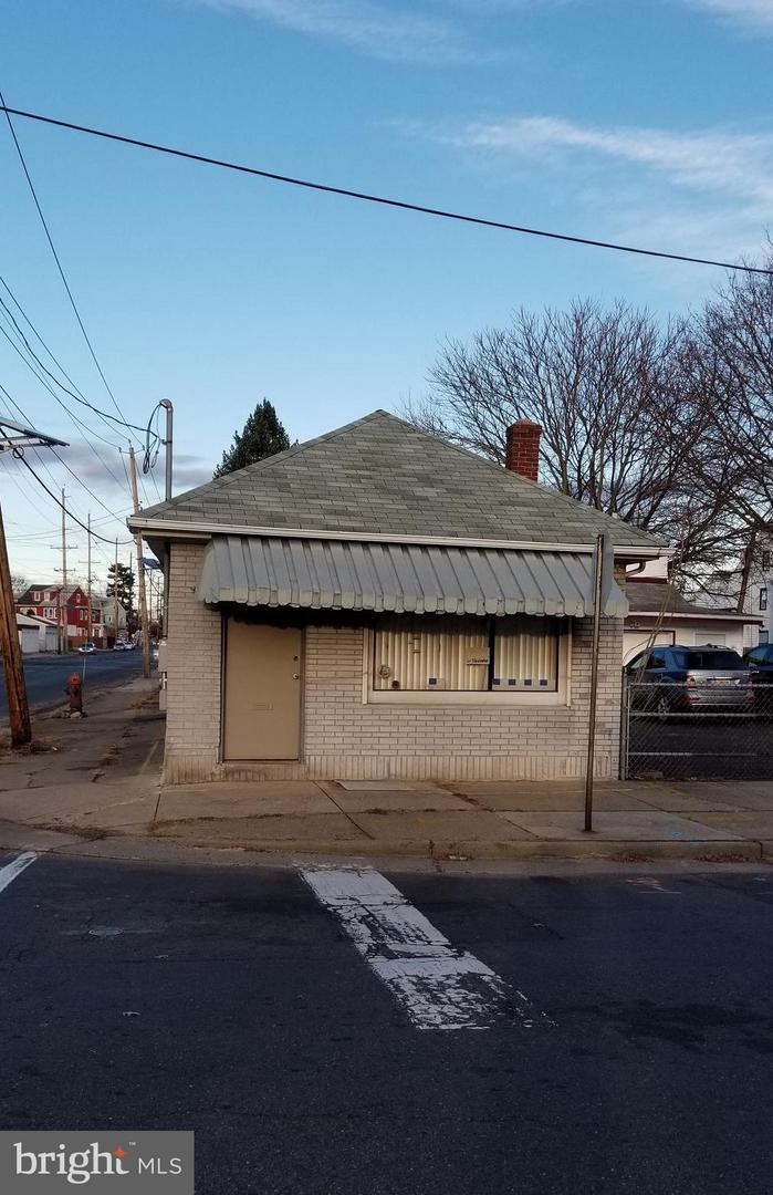 1400 Genesee Street - Photo 1