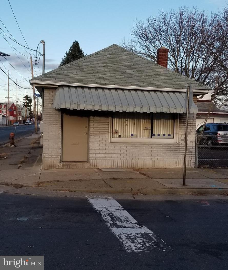 1400 Genesee Street - Photo 1