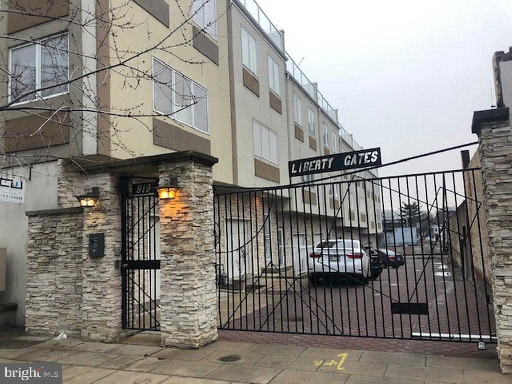 919 Front Street - Photo 1