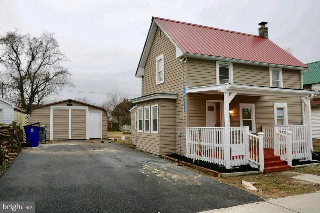 562 Walnut Street - Photo 1