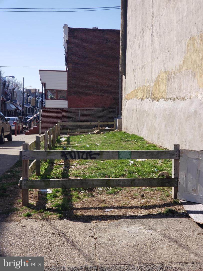 2926 Oxford Street - Photo 1