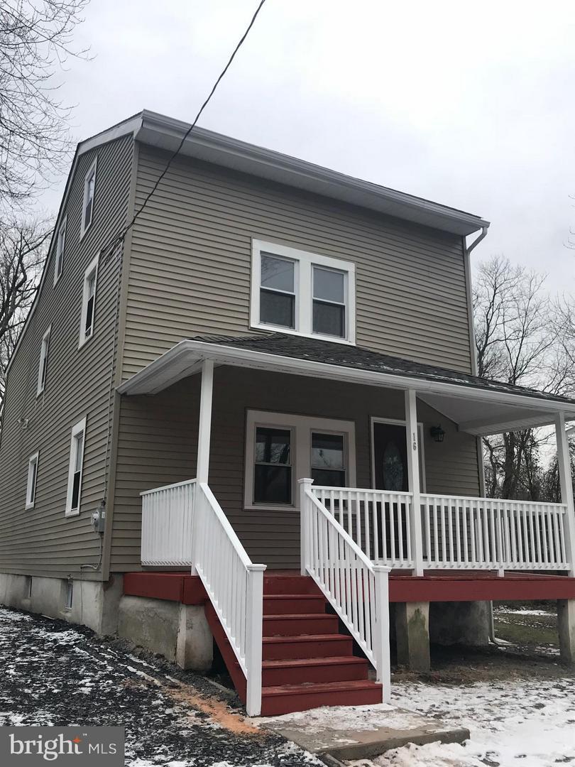 16 Roberts Avenue - Photo 1