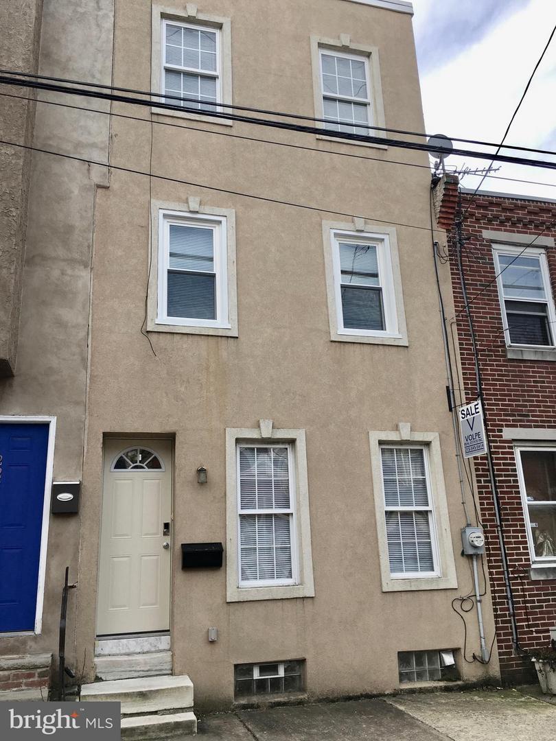 2238 Carpenter Street - Photo 1