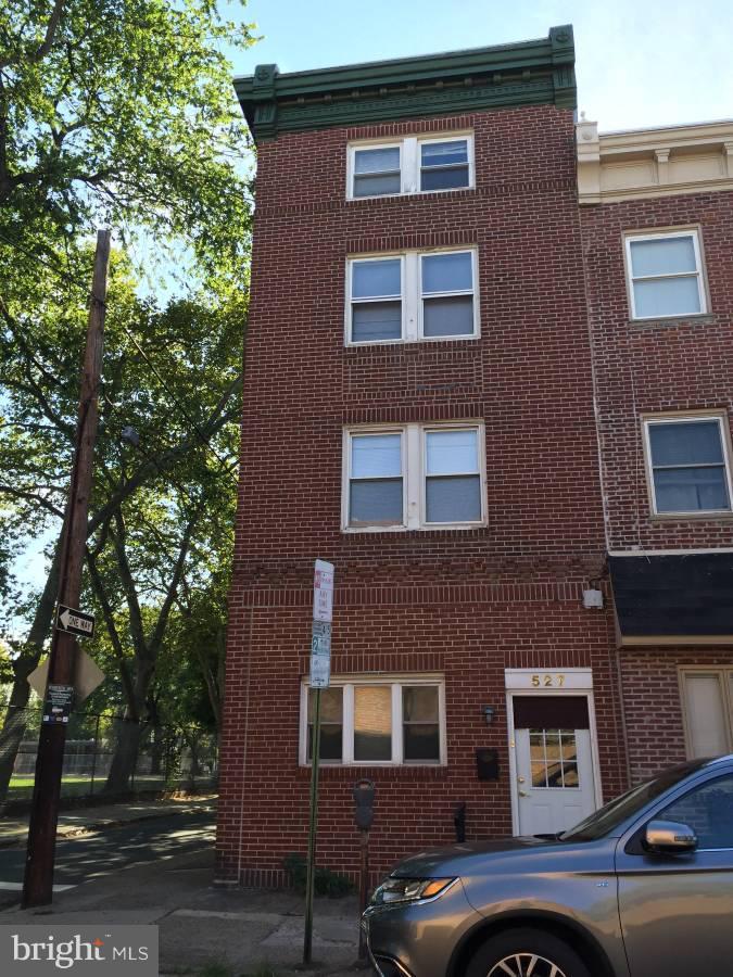 527 7TH Street - Photo 1