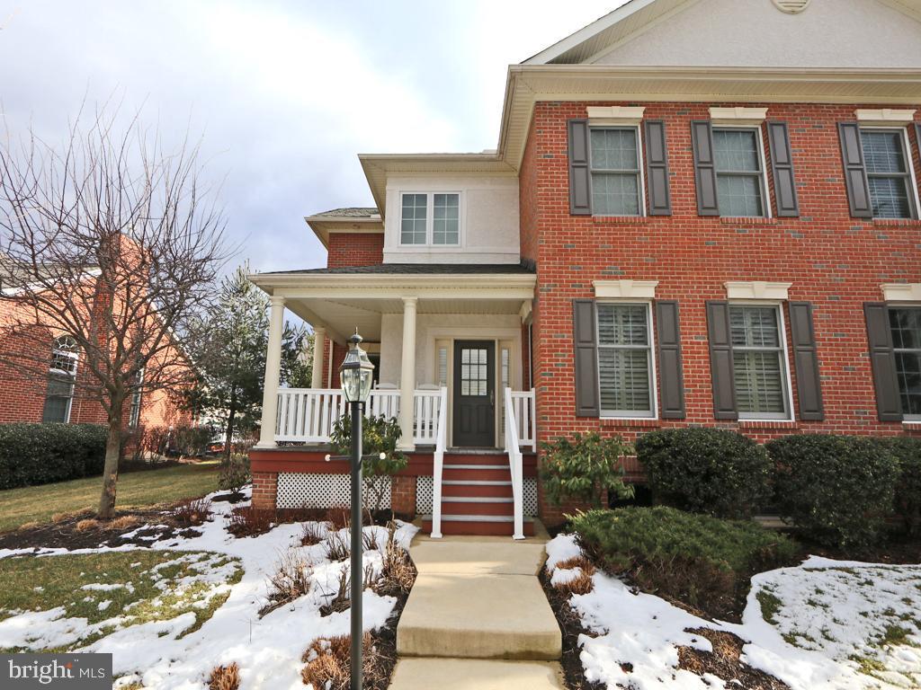 915 Pinehurst Drive - Photo 1
