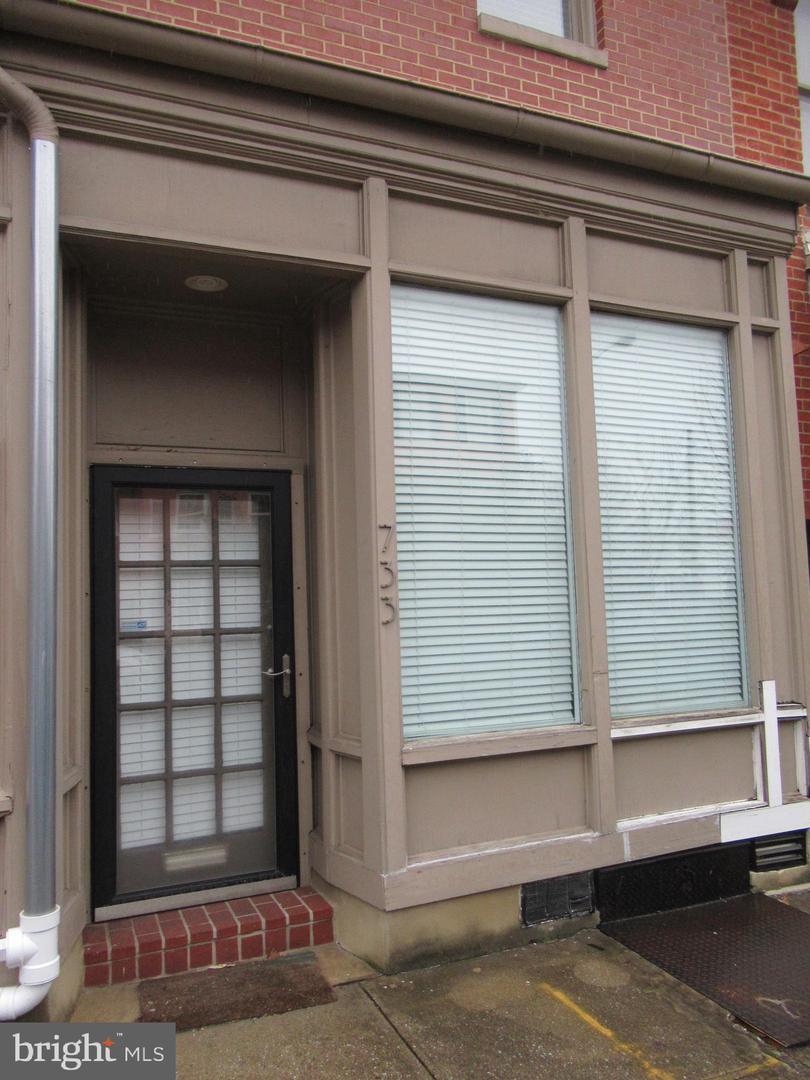 733 Hanover Street - Photo 1
