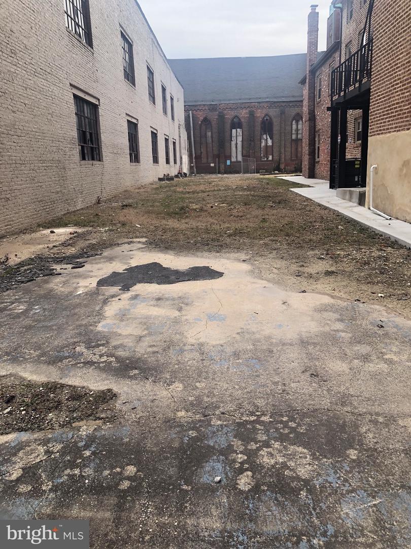 1507 Baltimore Street - Photo 1
